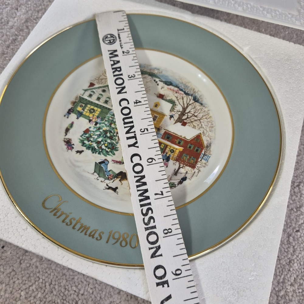 Avon Christmas Plate "Country Christmas" 1980- Vtg 8th Edition 22k gold trim - Picture 14 of 16